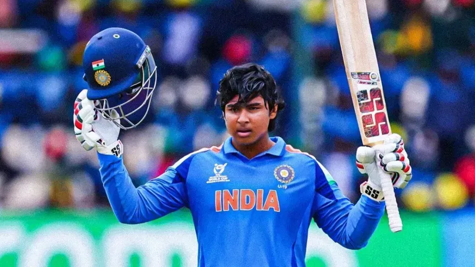 U-19 विश्व कप फाइनल 2026 में इंग्लैंड के ख़िलाफ़ शतक जड़ते हुए वैभव ने तोड़े ये अहम रिकॉर्ड्स